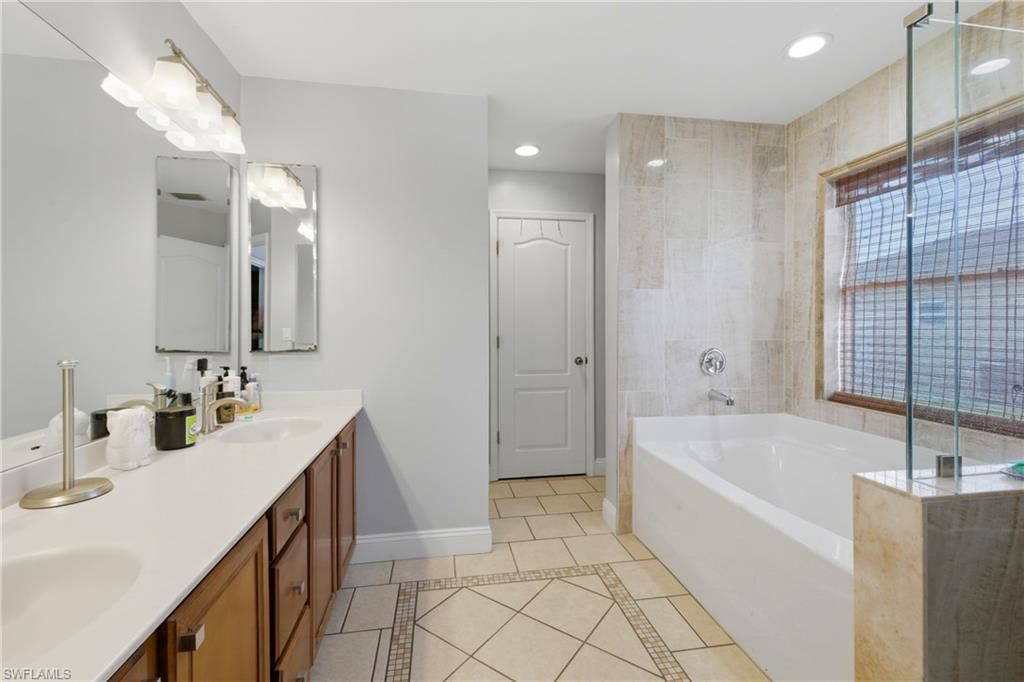 Image 17 of property listing at 2612 Ceitus PKWY, Cape Coral, FL 33991