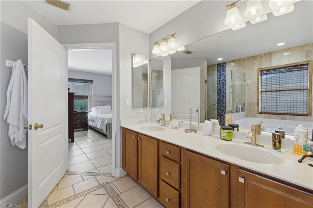 Image 18 of property listing at 2612 Ceitus PKWY, Cape Coral, FL 33991