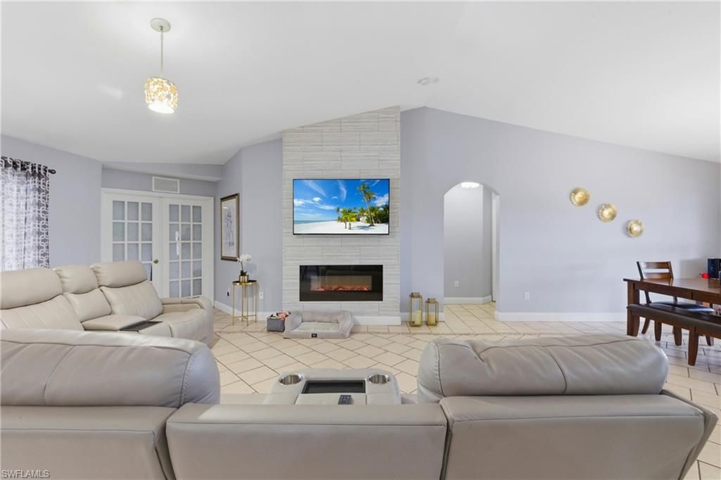 Image 5 of property listing at 2612 Ceitus PKWY, Cape Coral, FL 33991