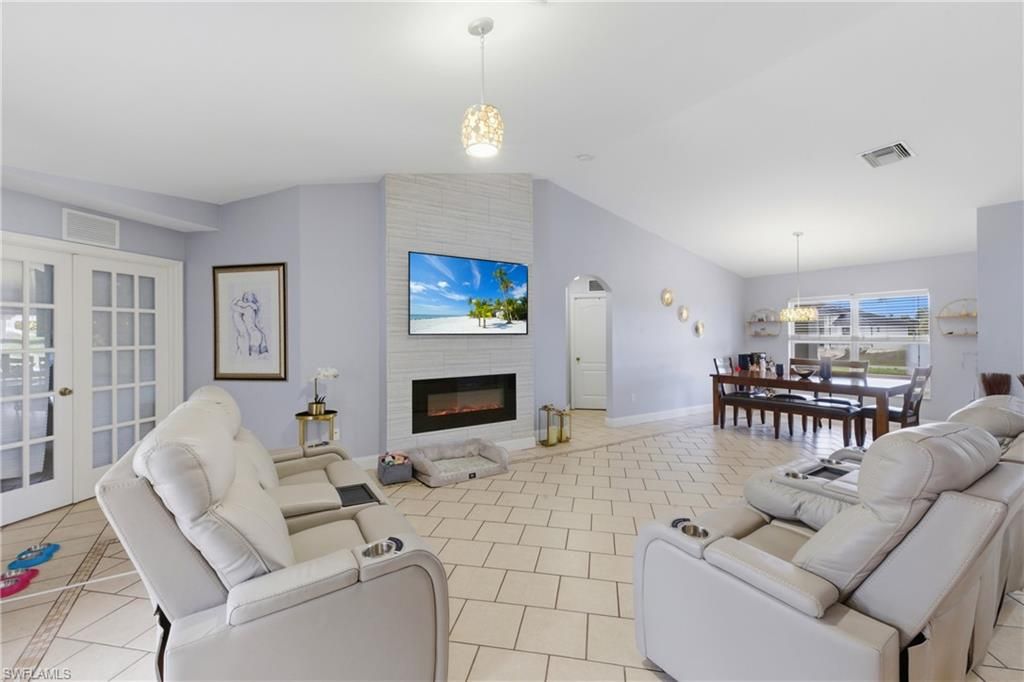 Image 7 of property listing at 2612 Ceitus PKWY, Cape Coral, FL 33991