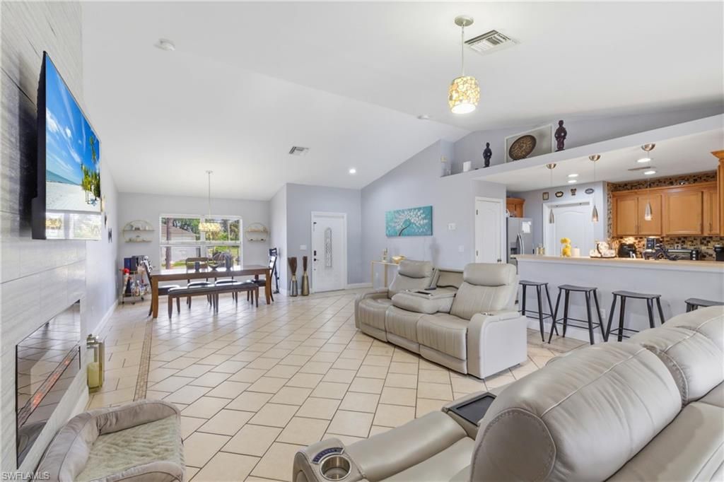 Image 8 of property listing at 2612 Ceitus PKWY, Cape Coral, FL 33991
