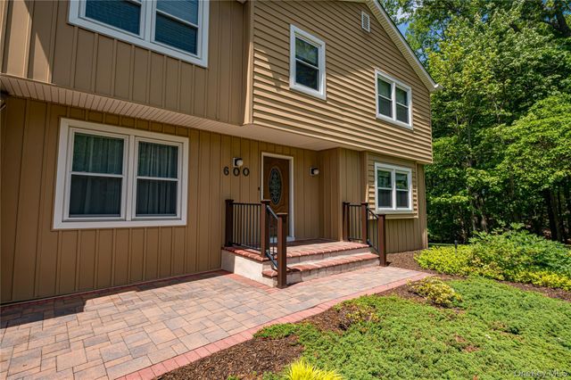 600 Scraggy Hill Road, Port Jefferson, NY 11777