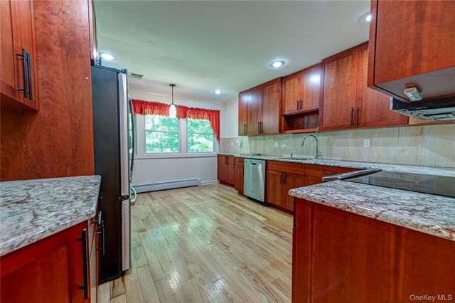 600 Scraggy Hill Road, Port Jefferson, NY 11777