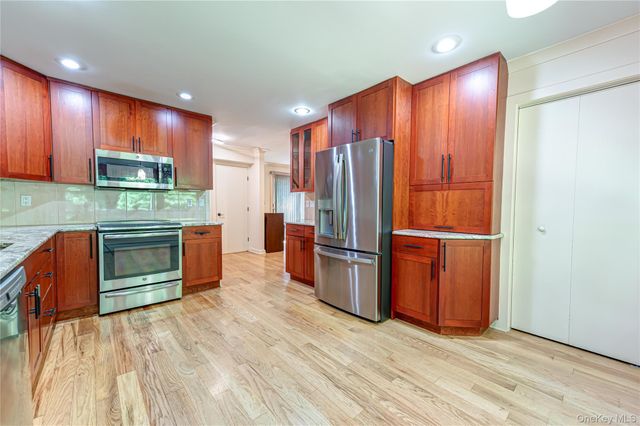600 Scraggy Hill Road, Port Jefferson, NY 11777