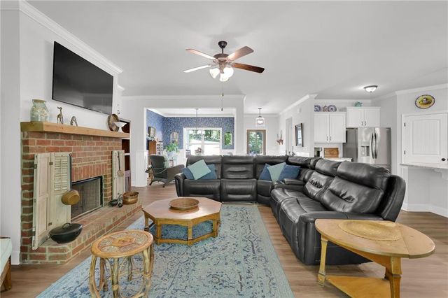 125 Hawthorn Lane, Covington, GA 30014