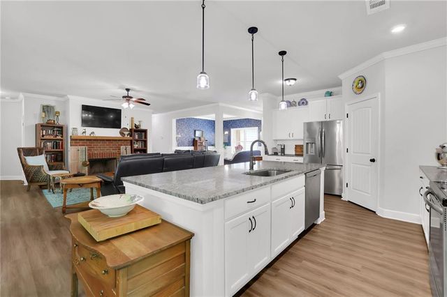 125 Hawthorn Lane, Covington, GA 30014