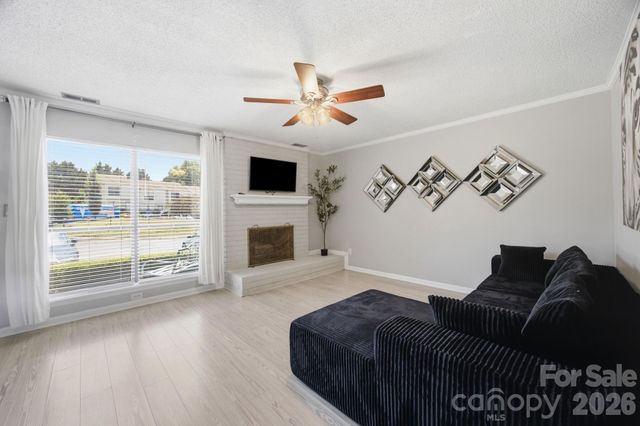 11002 Carmel Crossing Road, Charlotte, NC 28226