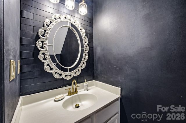 11002 Carmel Crossing Road, Charlotte, NC 28226
