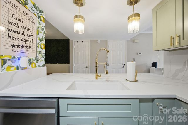 11002 Carmel Crossing Road, Charlotte, NC 28226