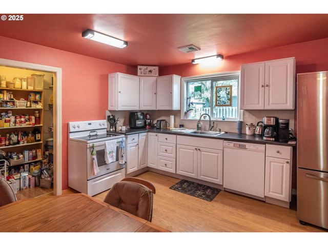 470 STERLING Dr, Roseburg, OR 97470