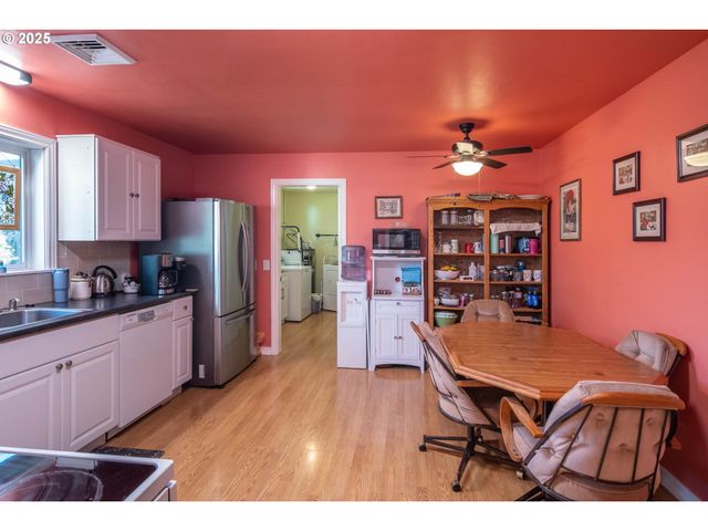 470 STERLING Dr, Roseburg, OR 97470