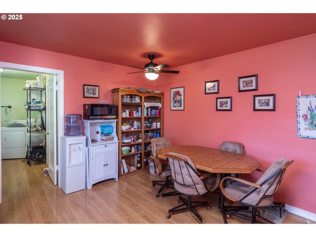 470 STERLING Dr, Roseburg, OR 97470