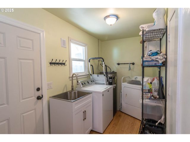 470 STERLING Dr, Roseburg, OR 97470