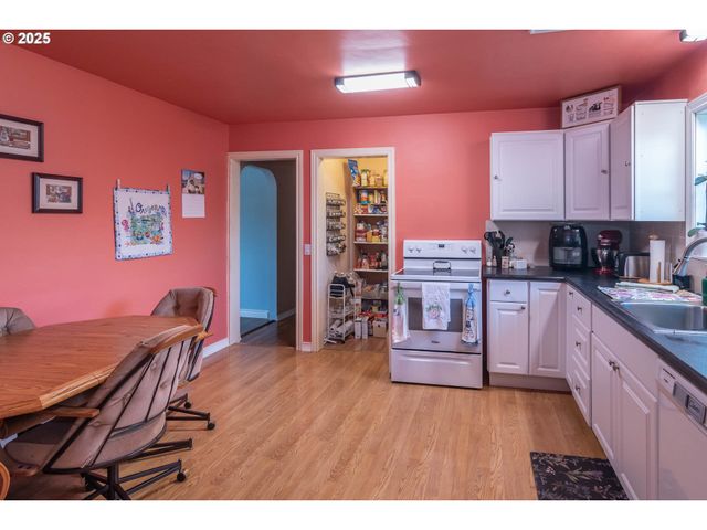 470 STERLING Dr, Roseburg, OR 97470