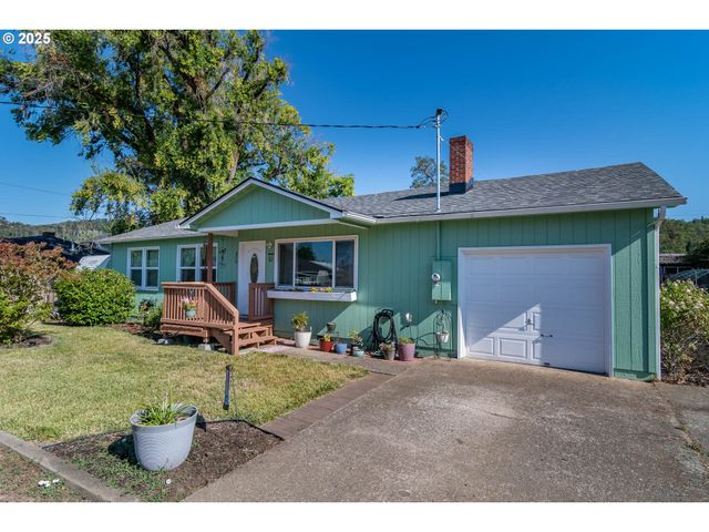 470 STERLING Dr, Roseburg, OR 97470