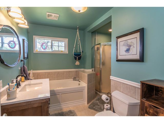 470 STERLING Dr, Roseburg, OR 97470