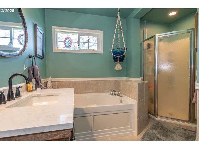 470 STERLING Dr, Roseburg, OR 97470