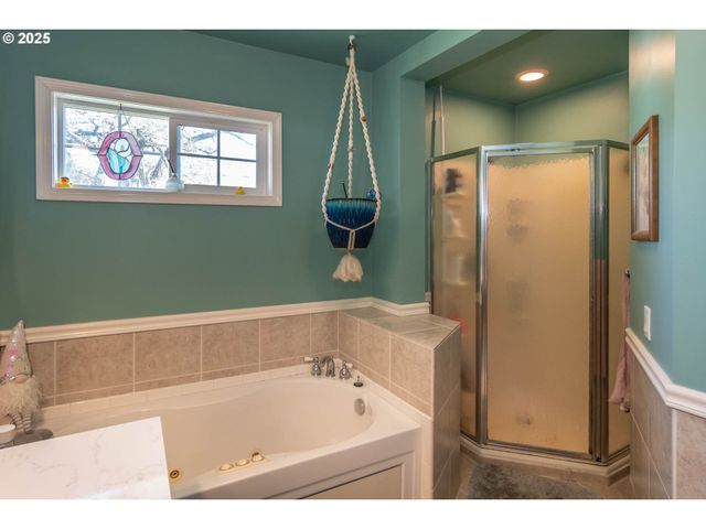 470 STERLING Dr, Roseburg, OR 97470