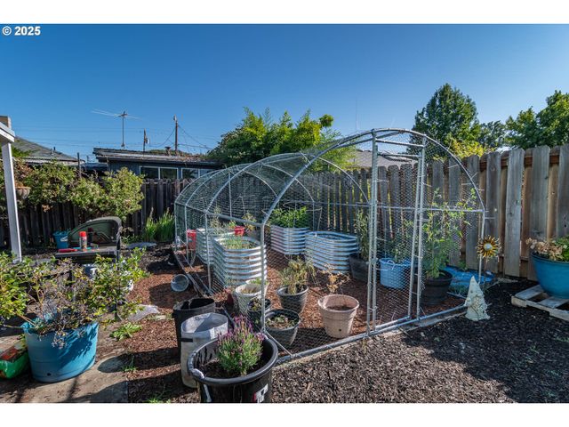 470 STERLING Dr, Roseburg, OR 97470