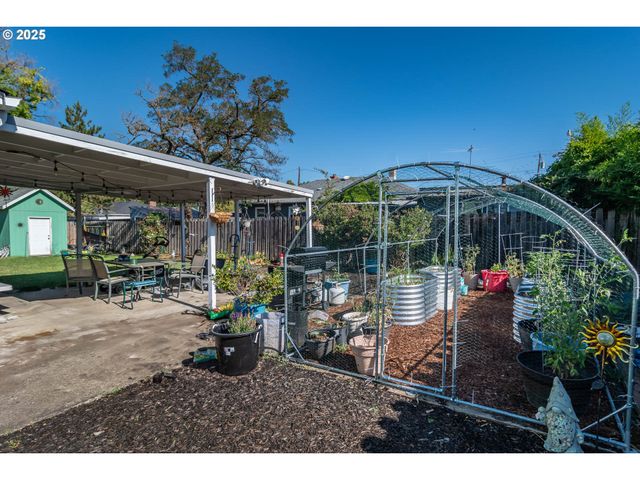 470 STERLING Dr, Roseburg, OR 97470