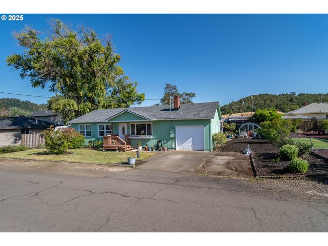 470 STERLING Dr, Roseburg, OR 97470