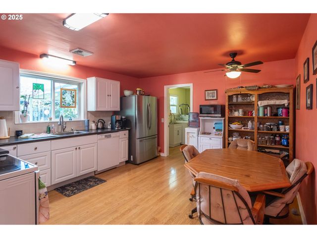 470 STERLING Dr, Roseburg, OR 97470