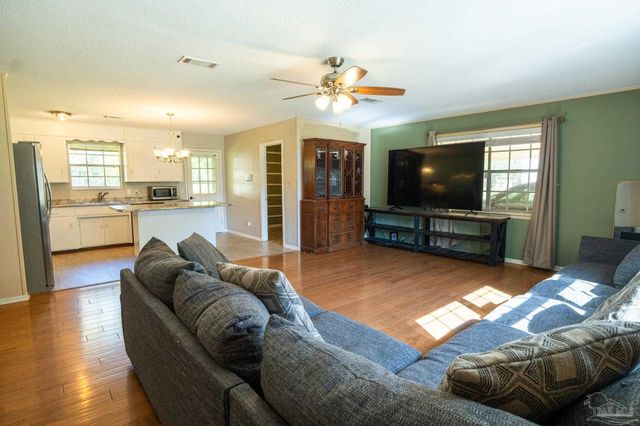 2301 Bobwhite Ln, Pensacola, FL 32534