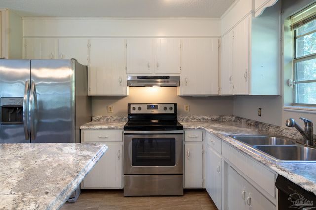 2301 Bobwhite Ln, Pensacola, FL 32534