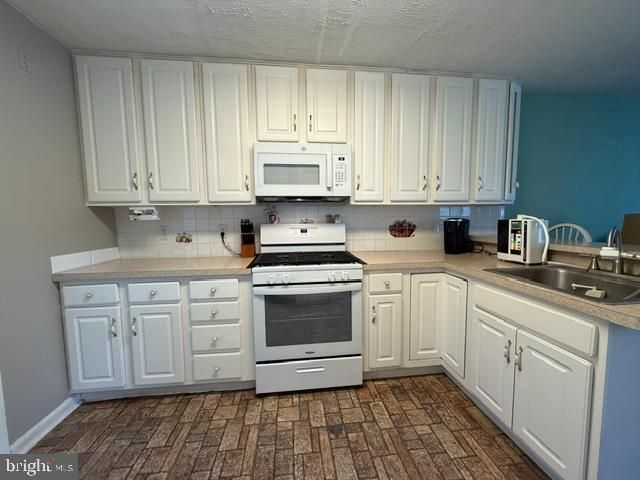 12 ROGERS CIR, Newark, DE 19702