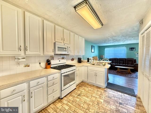 12 ROGERS CIR, Newark, DE 19702