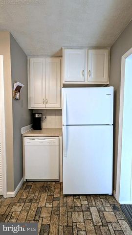 12 ROGERS CIR, Newark, DE 19702