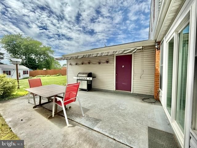12 ROGERS CIR, Newark, DE 19702
