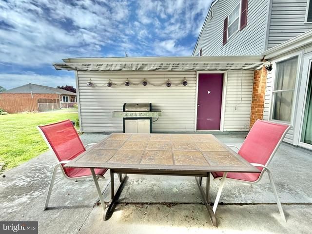 12 ROGERS CIR, Newark, DE 19702