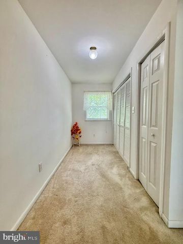 12 ROGERS CIR, Newark, DE 19702