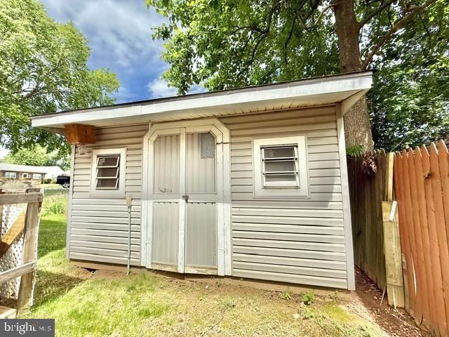 12 ROGERS CIR, Newark, DE 19702