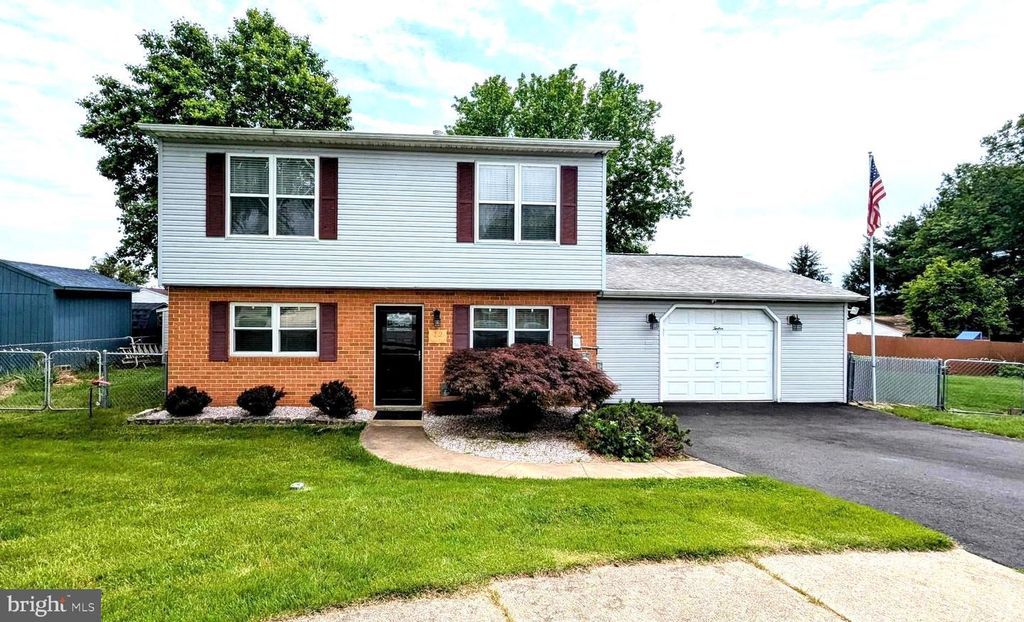 12 ROGERS CIR, Newark, DE 19702