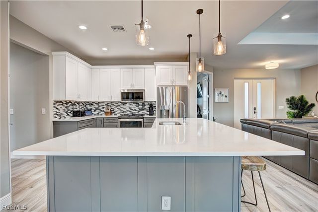 3707 Oasis BLVD, Cape Coral, FL 33914