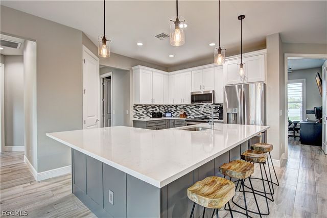 3707 Oasis BLVD, Cape Coral, FL 33914