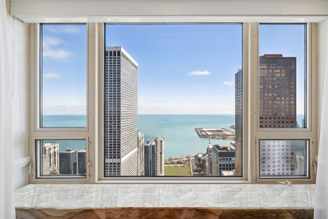 800 N Michigan Avenue 5401, Chicago, IL 60611