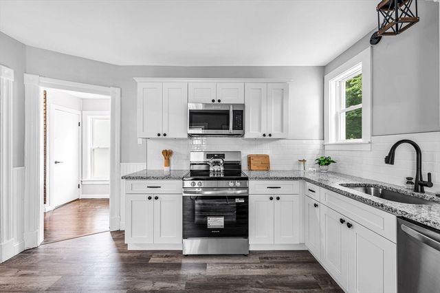 15 Myrtle Ave, Holyoke, MA 01040