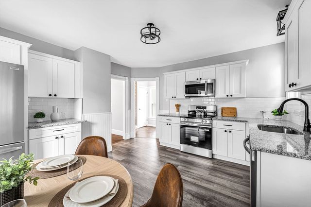 15 Myrtle Ave, Holyoke, MA 01040