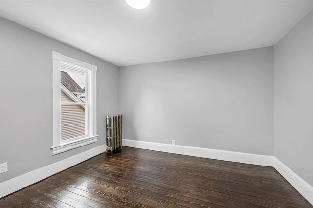 15 Myrtle Ave, Holyoke, MA 01040