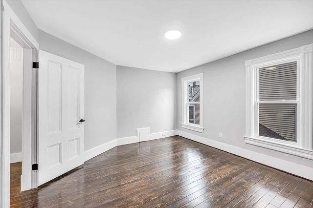 15 Myrtle Ave, Holyoke, MA 01040