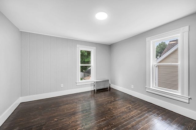 15 Myrtle Ave, Holyoke, MA 01040