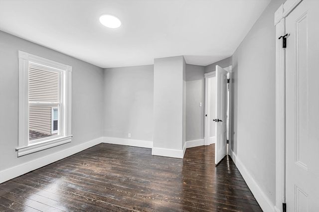 15 Myrtle Ave, Holyoke, MA 01040