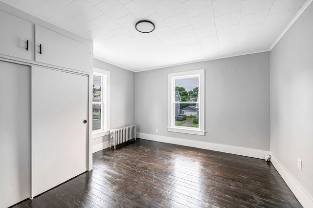 15 Myrtle Ave, Holyoke, MA 01040