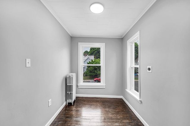 15 Myrtle Ave, Holyoke, MA 01040