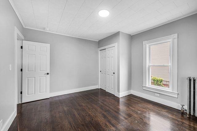 15 Myrtle Ave, Holyoke, MA 01040