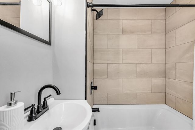 15 Myrtle Ave, Holyoke, MA 01040