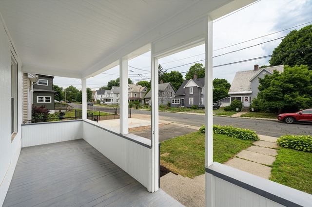 15 Myrtle Ave, Holyoke, MA 01040